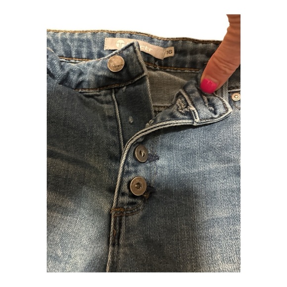 Tractr Blue High-Waisted Distressed Denim Shorts with Flaws Size 16 - Picture 4 of 4